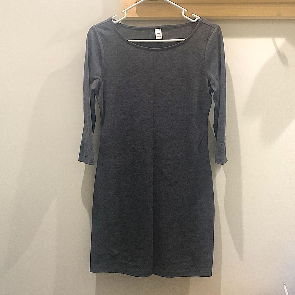 Old Navy, S, heather gray & black, 3/4 sleeve w/buttons. 73% polyester 24% rayon